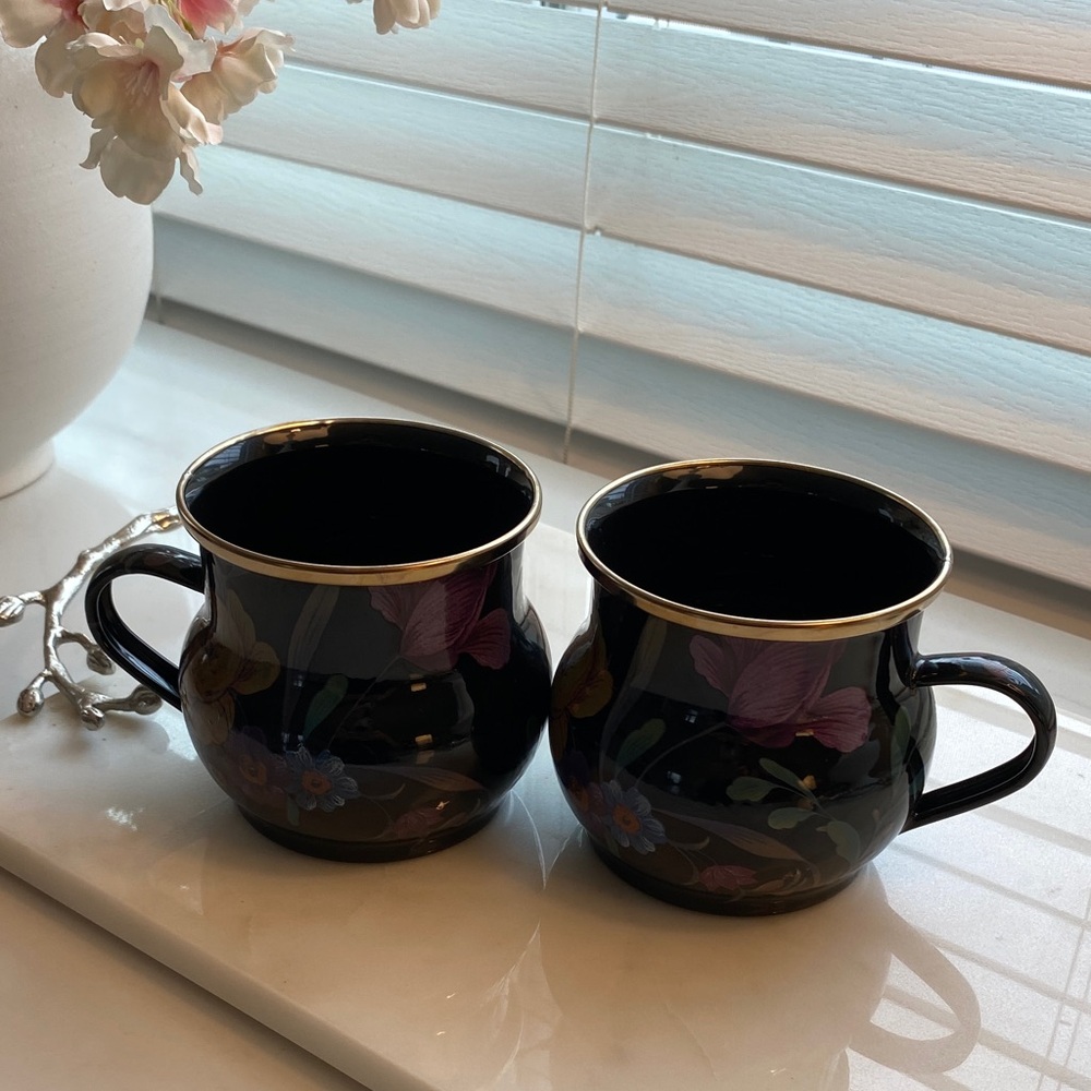 Beautiful Mackenzie Childs Black Flower Market Pair of coffee Tea Mugs- ☕️🌺🌸NWOT